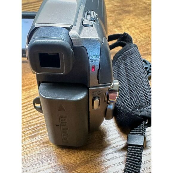 JVC Mini DV Digital Video Camera GR-D750U 34x optical zoom with Accessories READ - Picture 4 of 12